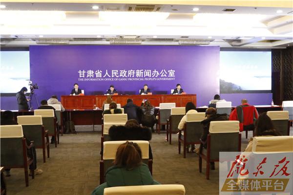 慶陽市8個縣（區(qū)）、570個貧困村、14.99萬戶61.05萬貧困人口全部脫貧