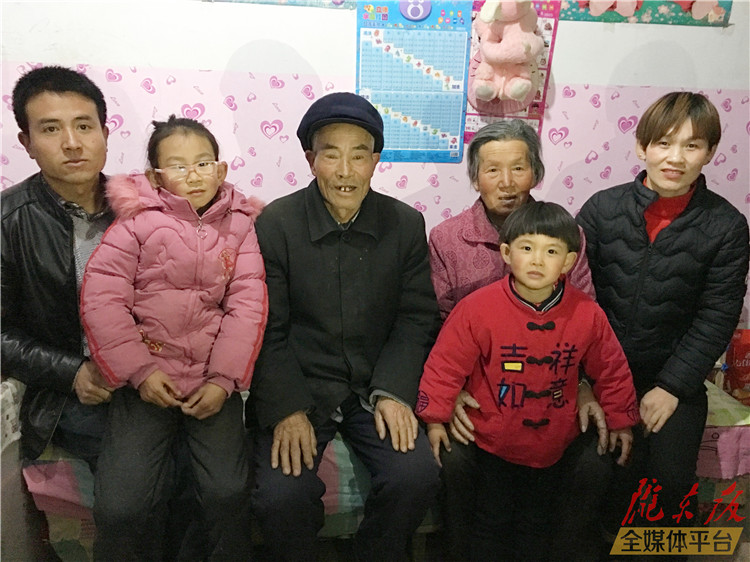 【新春走基層】殘疾夫婦：“你做我的耳朵，我做你的右手”