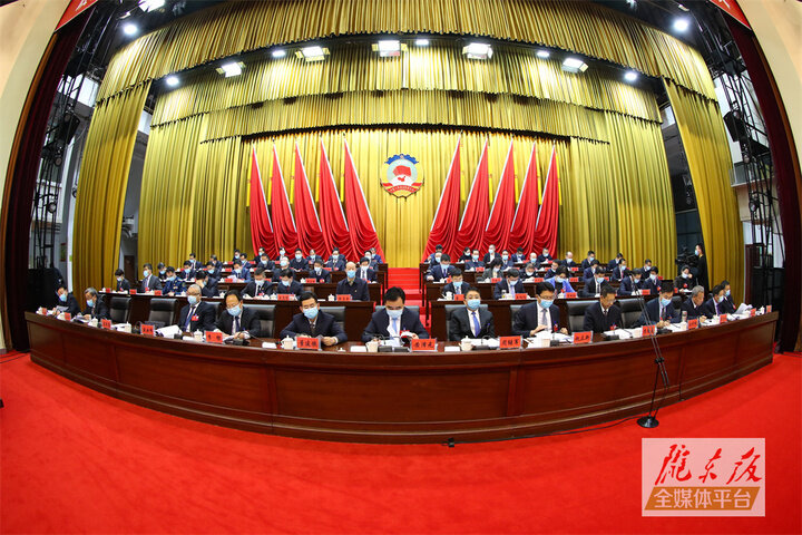 【市兩會(huì)視頻海報(bào)】努力開(kāi)創(chuàng)新時(shí)代慶陽(yáng)政協(xié)工作新局面，為推動(dòng)慶陽(yáng)老區(qū)全面振興作出新的更大貢獻(xiàn)！