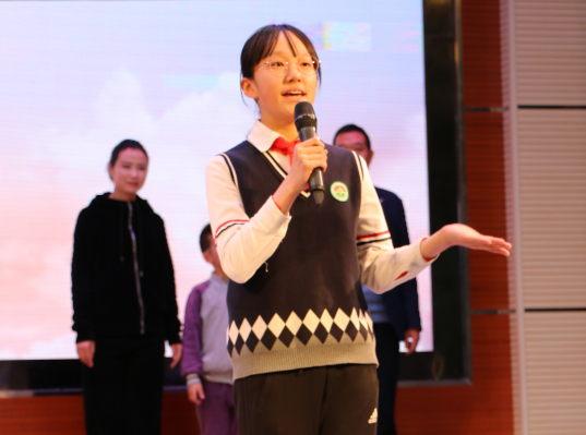 【新時代慶陽好少年·辛佳?！坑眯袆泳`放光彩
