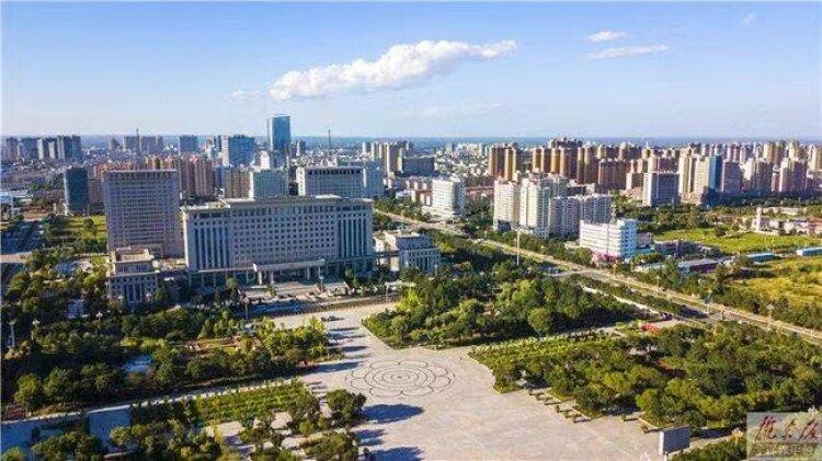 2022年，我市環(huán)境空氣優(yōu)良天數(shù)達297天。隴東報全媒體記者 俄少飛 攝