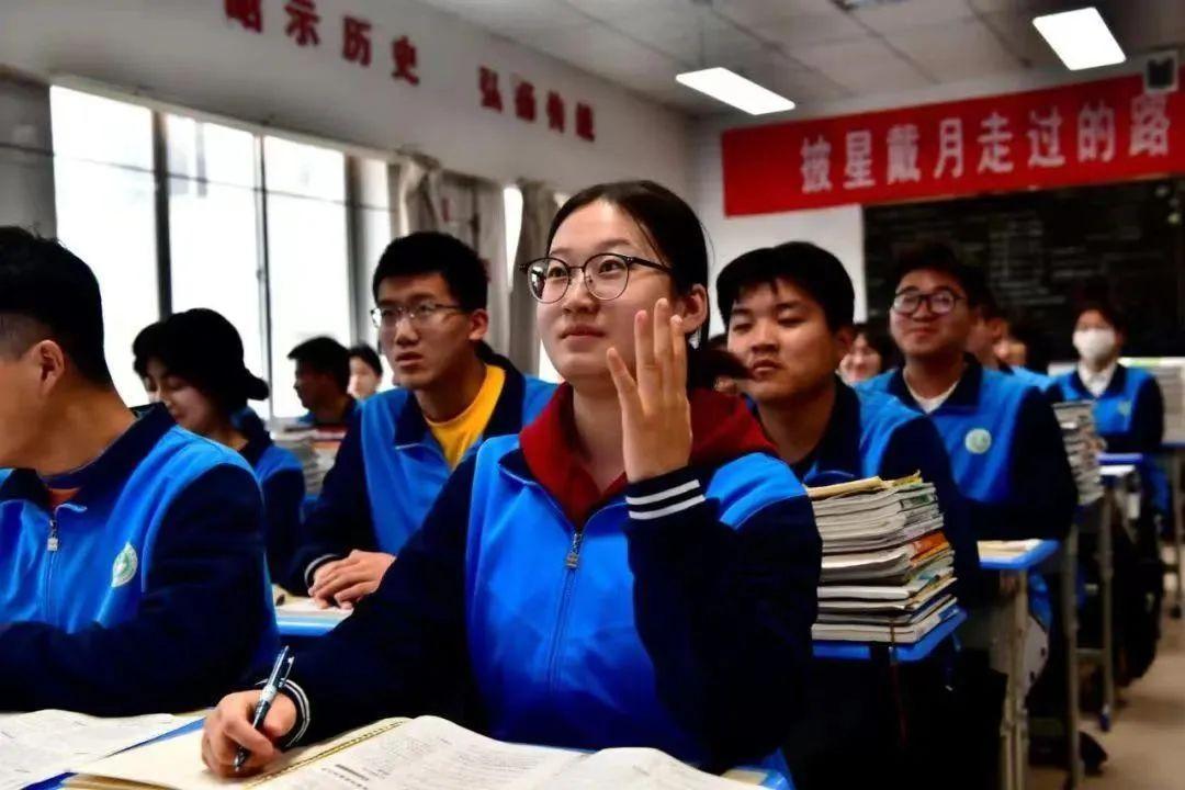 勵(lì)志！暖心！寧縣二中“高位截肢”女孩鞏瑜圓夢(mèng)西北師大
