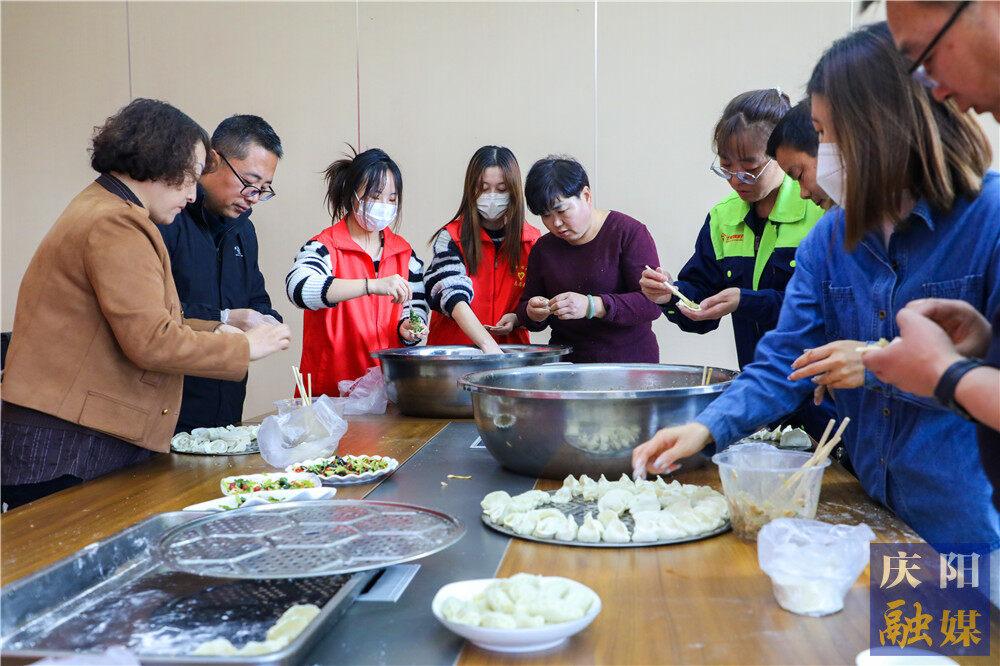 【攝影報(bào)道】冬至大如年，人間小團(tuán)圓！西峰區(qū)寧縣西路社區(qū)熱氣騰騰過(guò)冬至