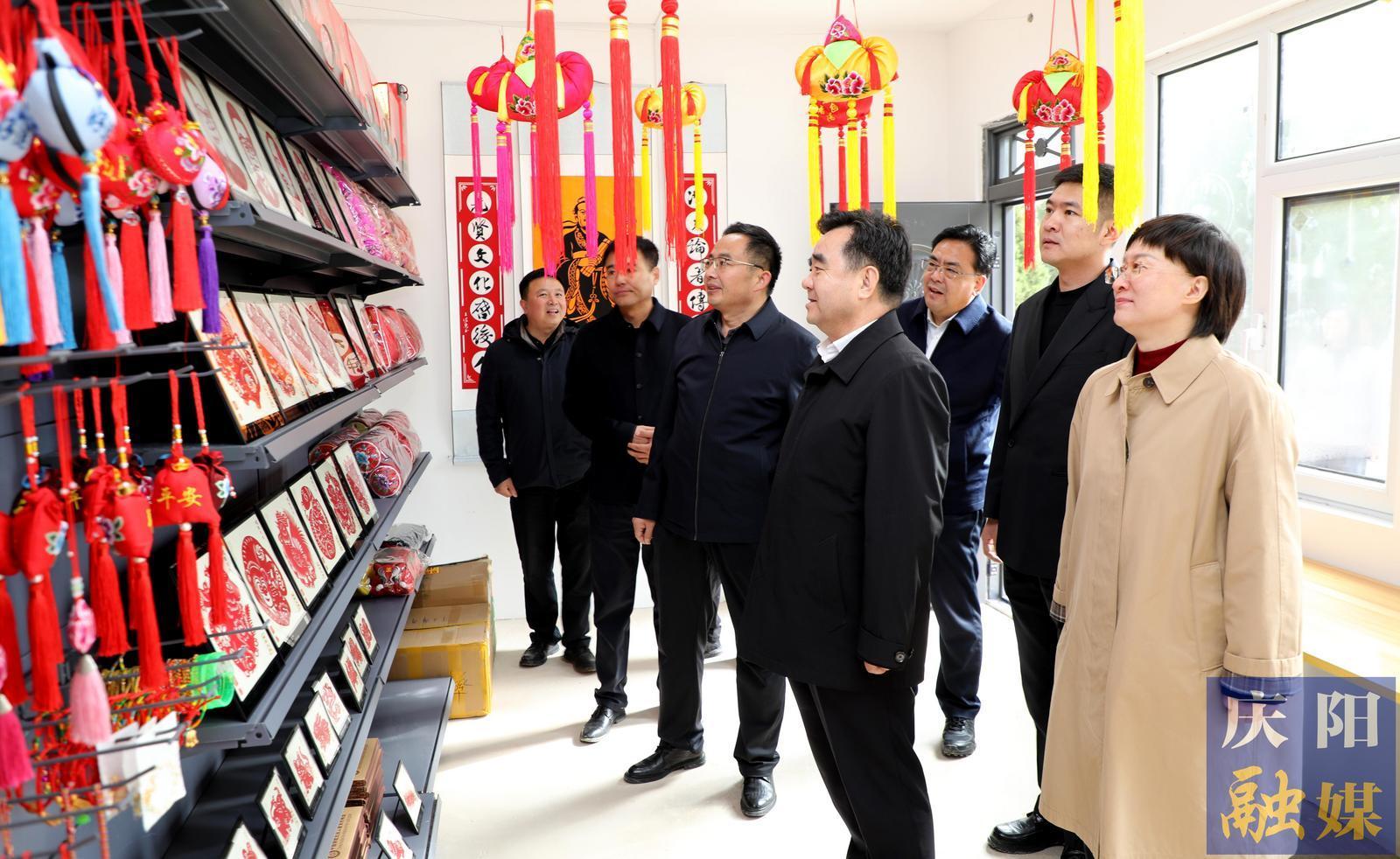 黃澤元在調研北石窟寺保護及周邊景區(qū)建設運營情況時強調 寺景聯動共建 區(qū)域協(xié)同共推 企業(yè)攜手共營 全力打造“古今輝映”的文旅融合大景區(qū)
