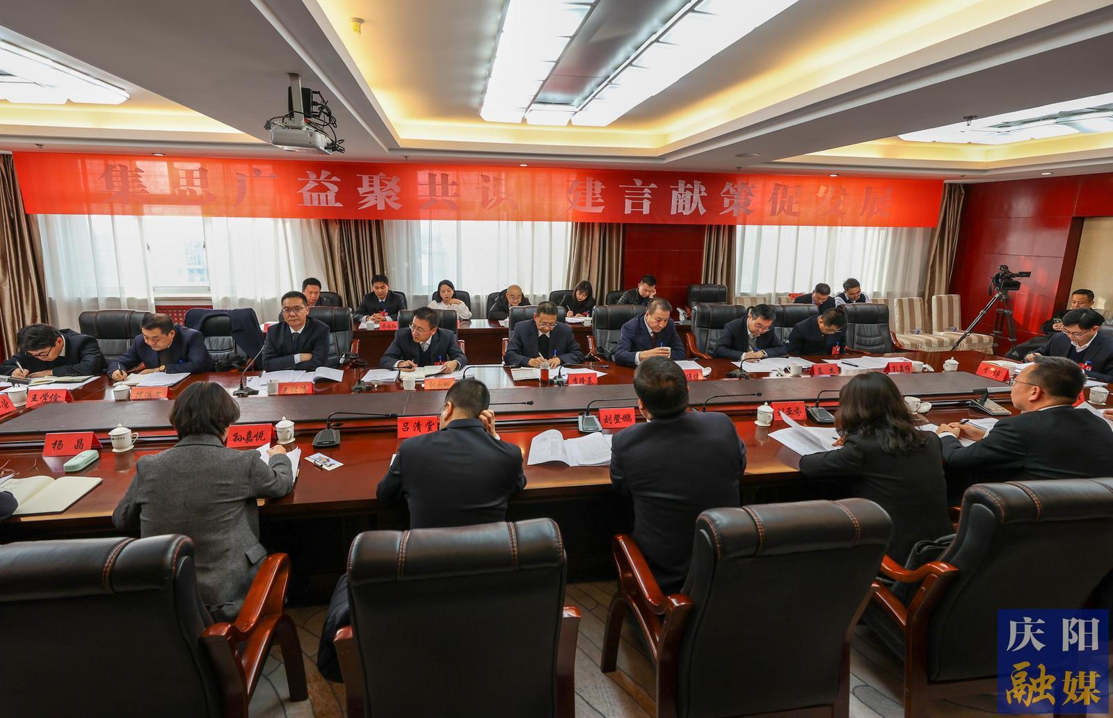 慶陽市政協(xié)委員分組討論政府工作報告和計劃、財政報告