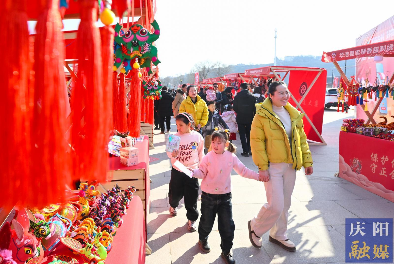 【慶陽(yáng)年味·攝影報(bào)道】?慶陽(yáng)年貨節(jié)重磅開(kāi)啟，非遺好物大集結(jié)！
