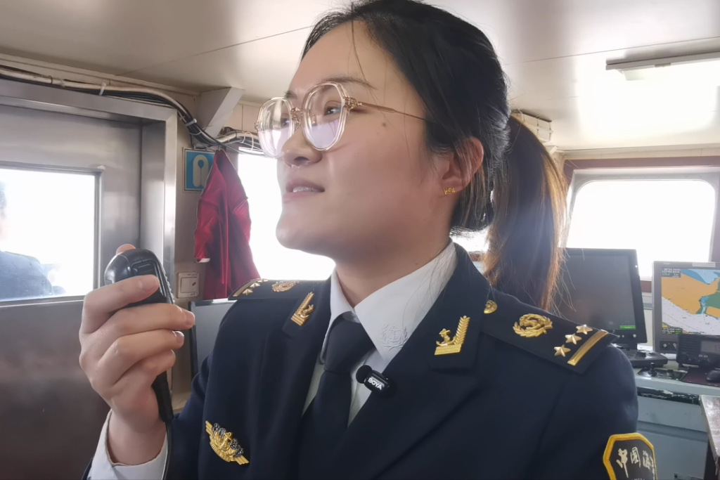 新春走基層·記者體驗360行丨當(dāng)一天“水上交警”——記者解鎖洋山港安全守護者的日常