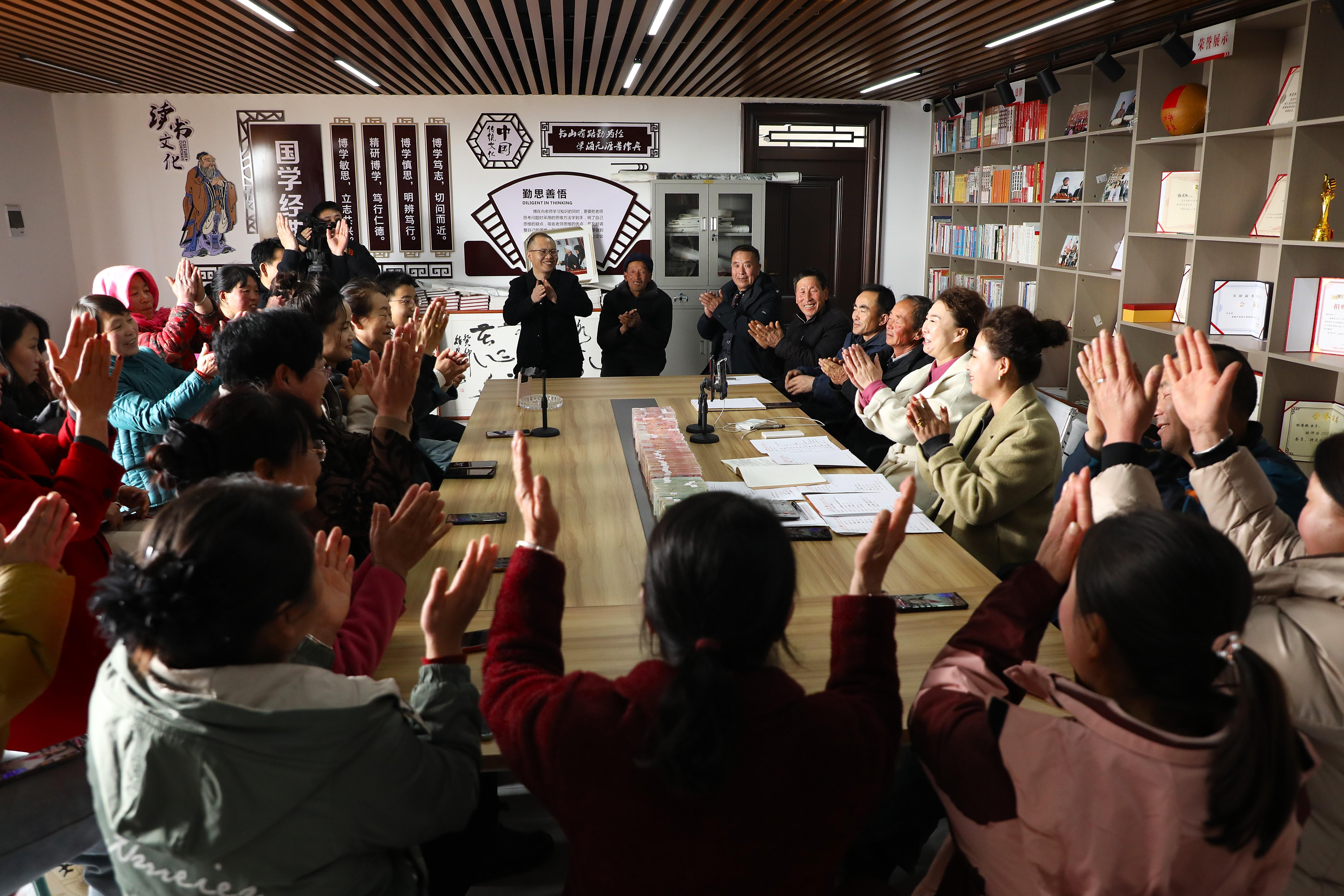 二月二，分紅“盛宴”開啟幸福新篇 ——環(huán)縣莊子峁生態(tài)農(nóng)莊30戶農(nóng)戶喜提73萬元“紅包”