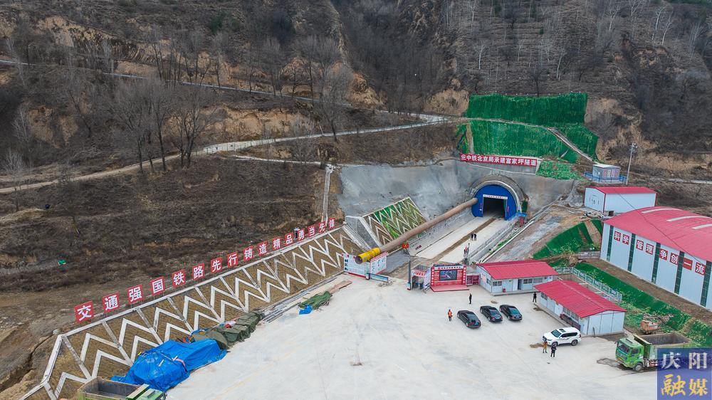 【攝影報道】平慶鐵路鎮(zhèn)原段建設正酣 各工程節(jié)點穩(wěn)步推進