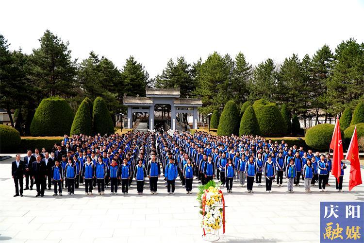 【慶陽紅色研學(xué)旅游】清明祭英烈·重走長(zhǎng)征路——隴東學(xué)院附屬中學(xué)開展思政教育實(shí)踐研學(xué)活動(dòng)紀(jì)實(shí)