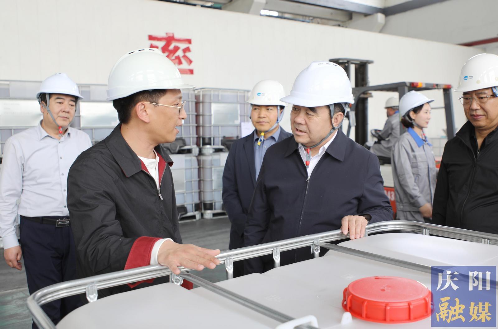 黃澤元在華池縣寧縣調(diào)研工業(yè)集中區(qū)建設(shè)發(fā)展情況時(shí)強(qiáng)調(diào) 強(qiáng)基礎(chǔ)優(yōu)服務(wù)提升園區(qū)發(fā)展能級(jí) 強(qiáng)招商聚集群積蓄經(jīng)濟(jì)發(fā)展動(dòng)能