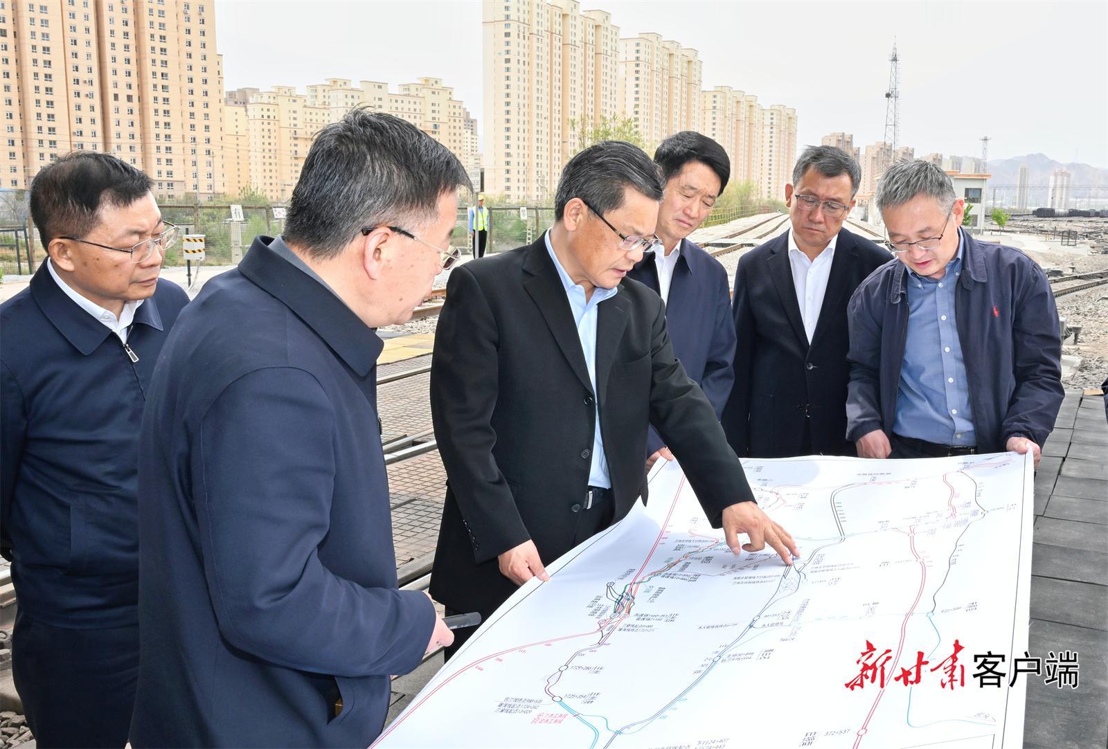 任振鶴在專題調(diào)研鐵路物流發(fā)展情況時(shí)強(qiáng)調(diào)：做強(qiáng)樞紐 做優(yōu)業(yè)態(tài) 做好服務(wù) 深度融入高質(zhì)量共建“一帶一路”和西部陸海新通道建設(shè)
